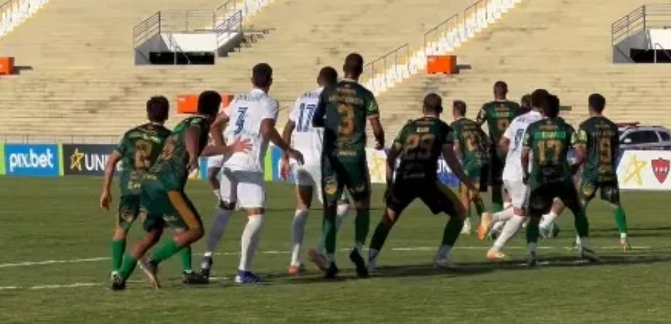 Na estreia do técnico Marcelinho Paraíba, Nacional de Patos toma gol no último lance e empata com o Serra Branca