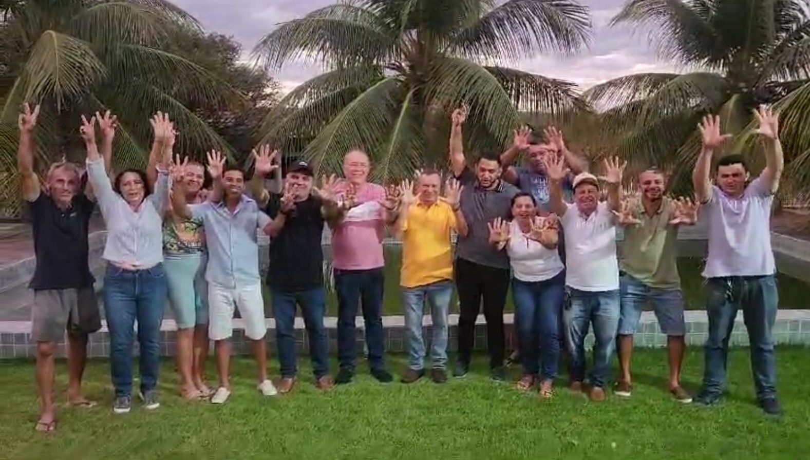 Reviravolta em Catingueira: Geraldo de Zequinha e Paulinho Gayoso desistem de ser candidatos a prefeito do município; Dr.Odir representará a oposição contra Suélio; vídeo