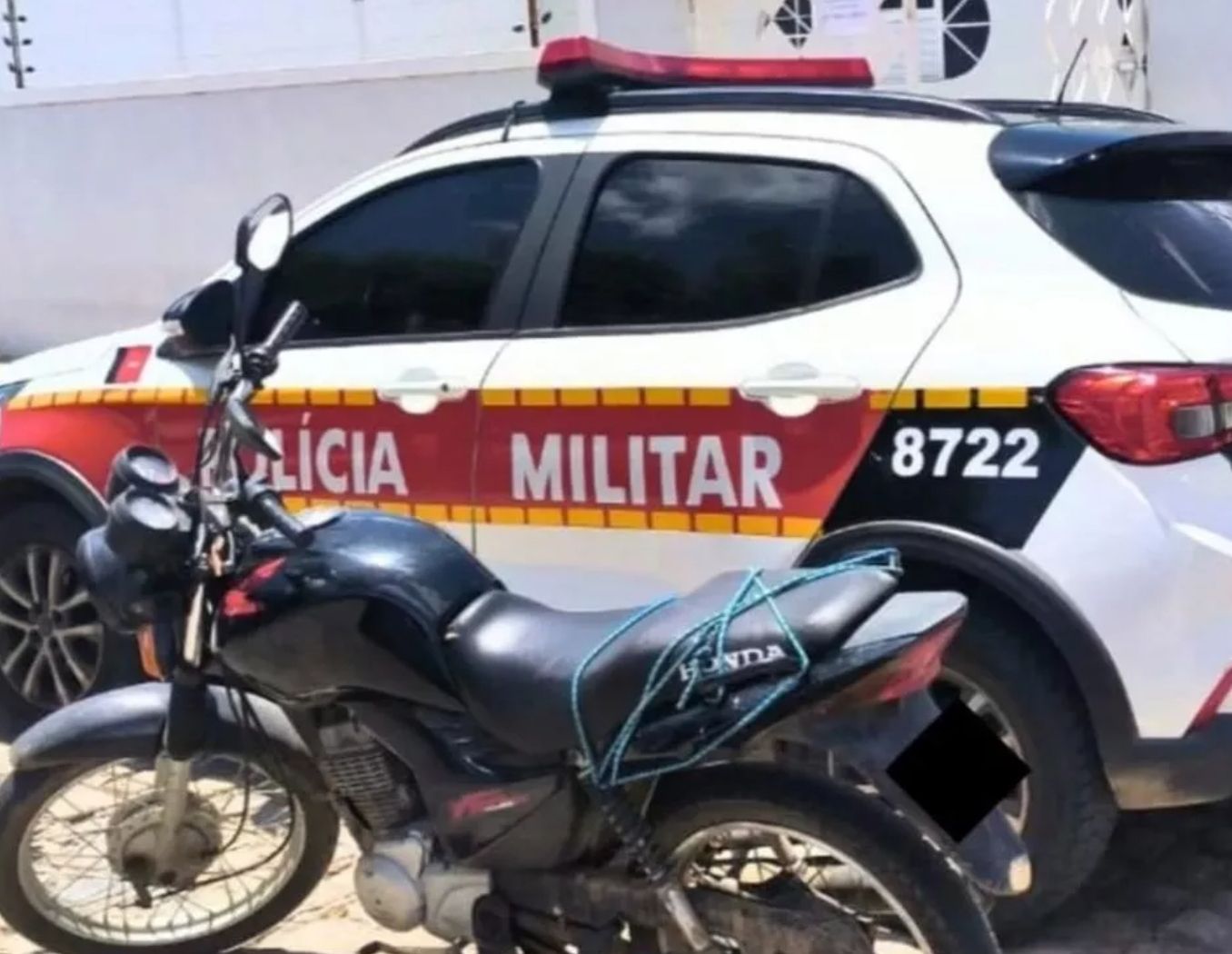 Em Patos: Polícia recupera moto que havia sido subtraída do proprietário em local próximo ao teatro