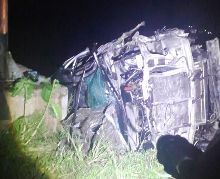 Colisão entre carro, vaca e ambulância é registrada na entrada de Patos nesta segunda-feira (10)