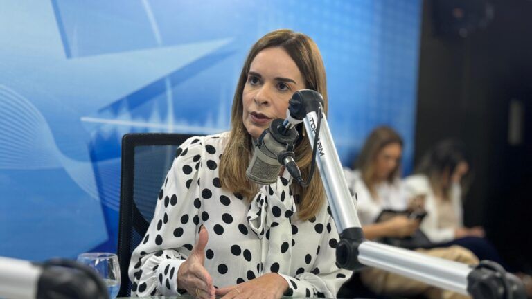 Daniella Ribeiro diz que saída de João não está definida e que, no momento, é candidata a reeleição