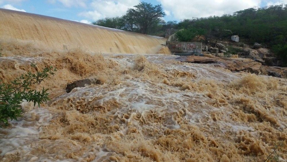 Chuvas fortes no sertão fazem açudes começarem a sangrar; Veja 