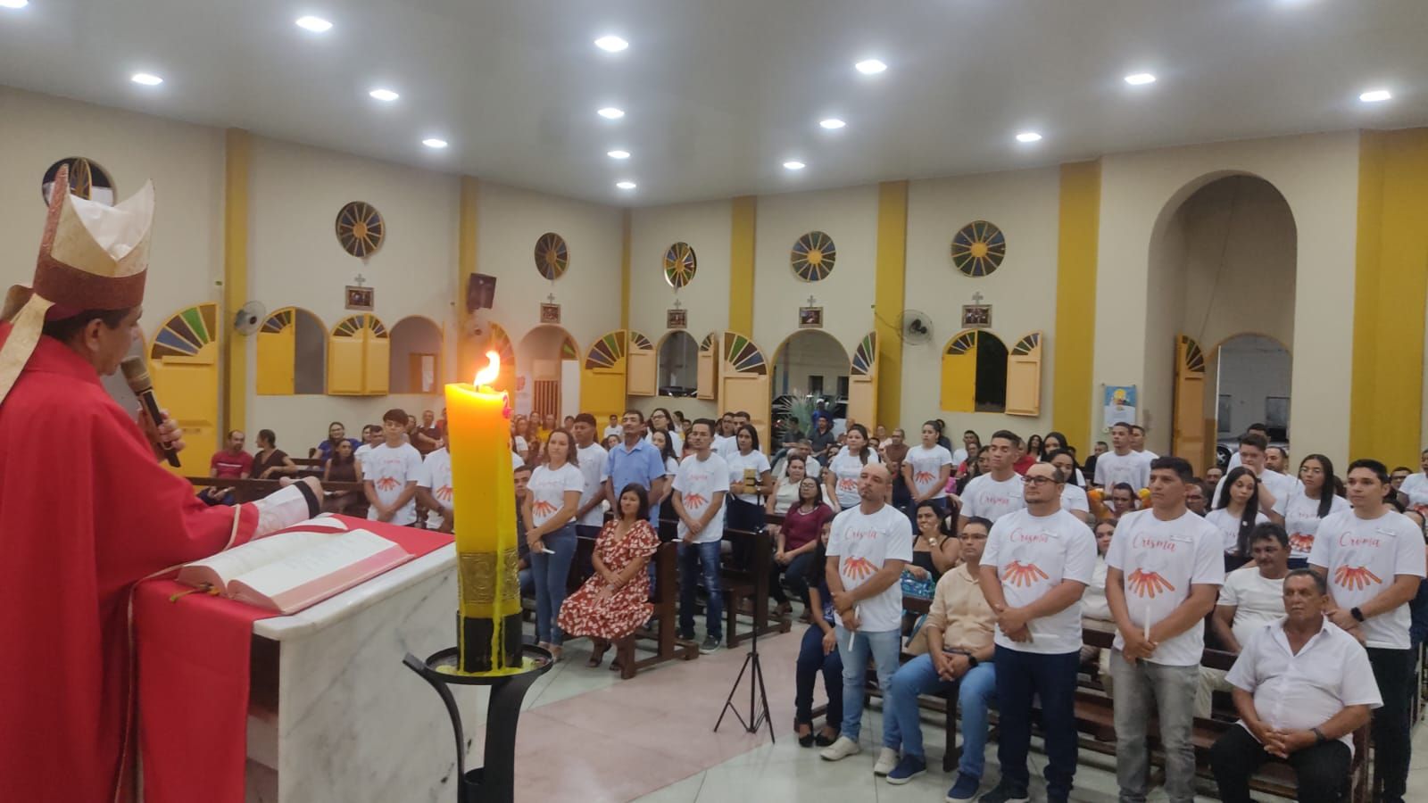 Paróquia de Santa Terezinha realiza celebração do Sacramento da Crisma para 33 cristãos adultos; veja