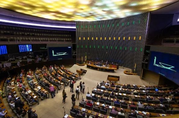 Polêmica: veja os 7 deputados paraibanos que votaram no PL que altera BPC e prejudica autistas