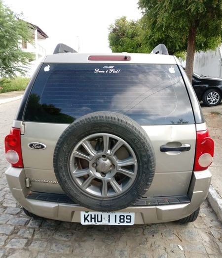 Homem pede para dar uma volta com carro, manda proprietário sair e desaparece com o veículo em Patos