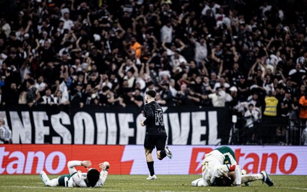 Corinthians vence o Palmeiras e abre distância da zona de rebaixamento