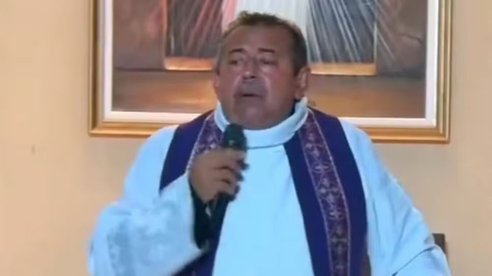 Padre critica a substituição de Jesus por Papai Noel no Natal e viraliza nas redes sociais; veja