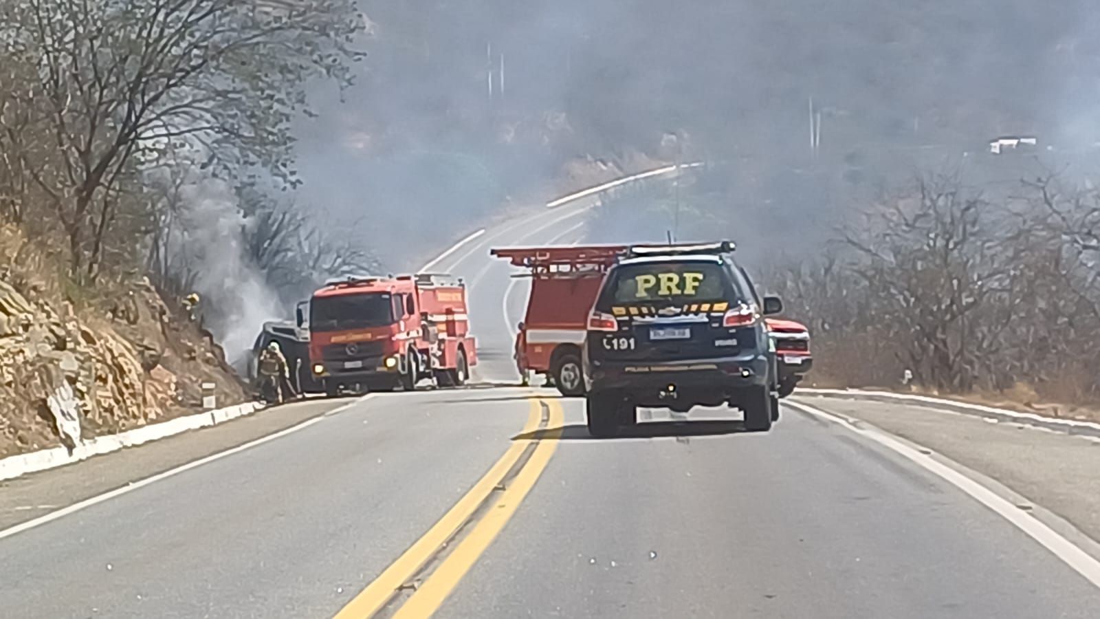 Policia Rodoviária Federal registra grave acidente na Serra de Santa Luzia com um caminhão de transporte de combustível