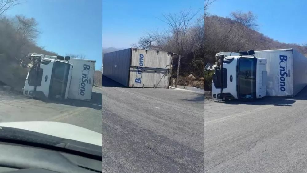 Caminhão carregado de colchões tomba na Serra de Teixeira; ninguém fica ferido