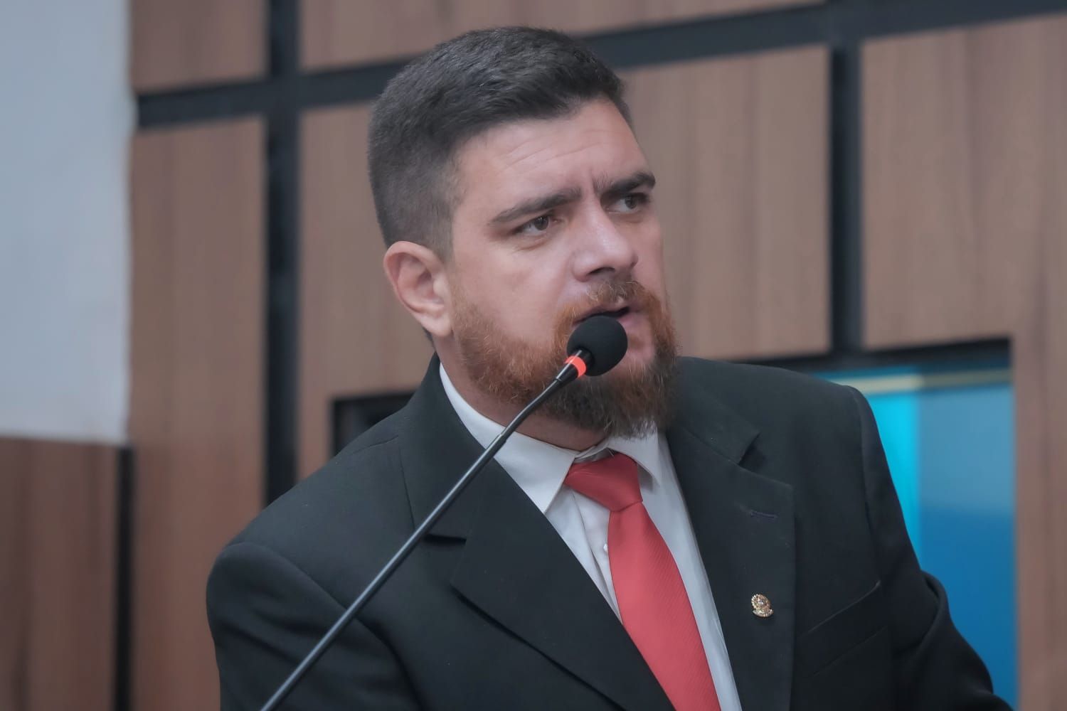 Vereador Jamerson Ferreira diz que prefeito de Patos vai ter que reduzir drasticamente número de contratados, após resolução do TCE; veja
