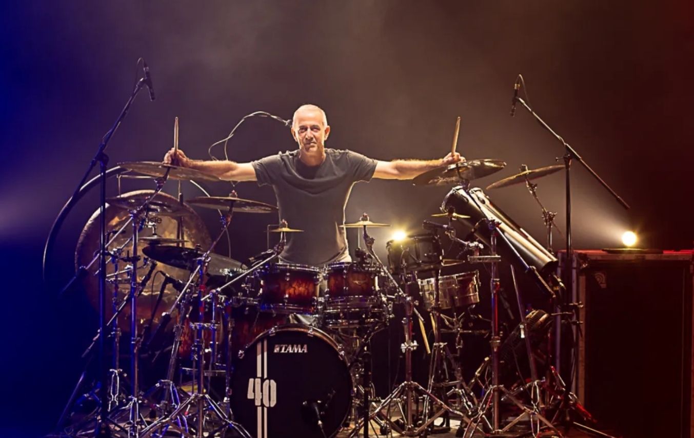 Entrevista: baterista de Paralamas do Sucesso reúne histórias da banda em livro