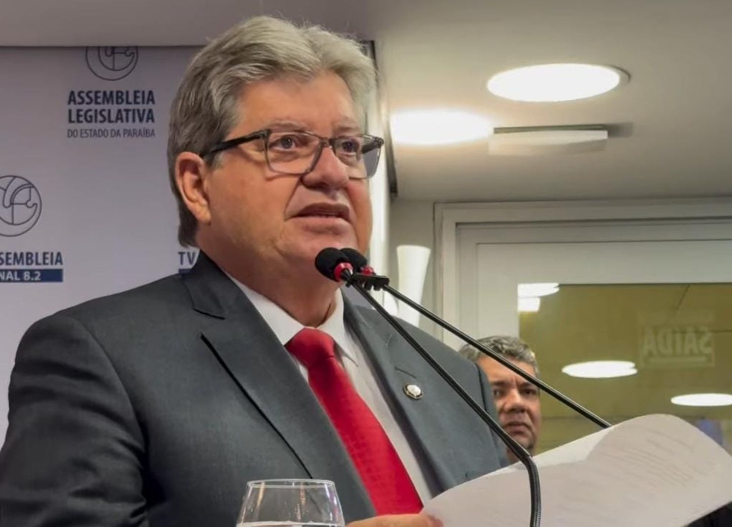 João Azevêdo critica evento de policiais bancado por parlamentares: “nunca colocaram um centavo na segurança pública”