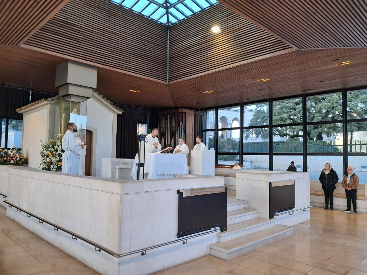 Padre Fabrício Timóteo celebra na Capelinha das Apariçãoes de Nossa Senhora de Fátima, em Portugal; vídeo e fotos