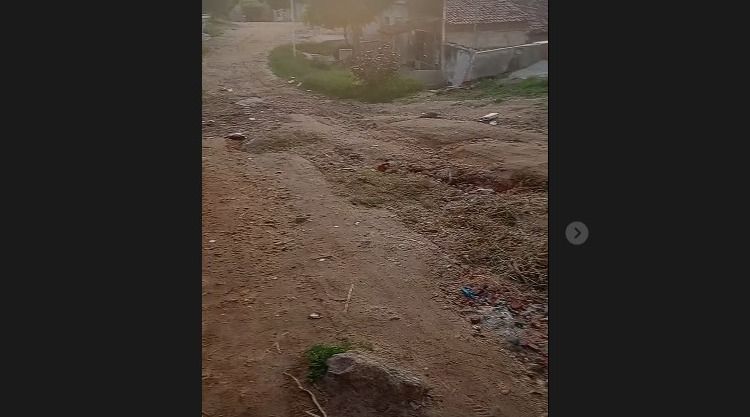 Morador denuncia condições precárias de rua no bairro Bivar Olinto, em Patos