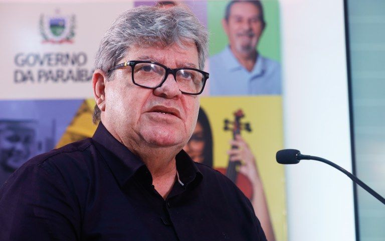 João Azevêdo anuncia reajuste linear para servidores acima da inflação, ampliação do auxílio alimentação e novos benefícios com impacto de R$ 1,3 bilhão na folha de pessoal