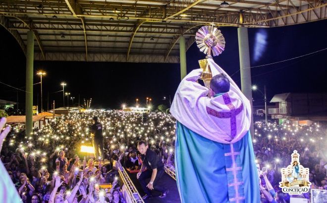 Multidão participa de Missa com orações de cura e libertação, em São Mamede