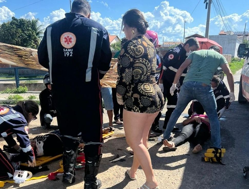 Acidente em Patos, na via do Cansl do Frango, envolvendo um carro e uma motocicleta deixa duas pessoas feridas; veja