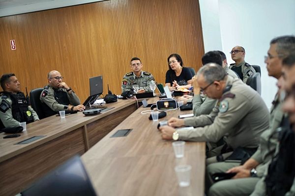 POLÍCIA MILITAR  PROMOVE REUNIÃO CONJUNTA COM A DELEGACIA DA MULHER NA CIDADE DE PATOS PARA TRATAR DA NOVA LEI DO PACOTE ANTI FEMINICÍDIO