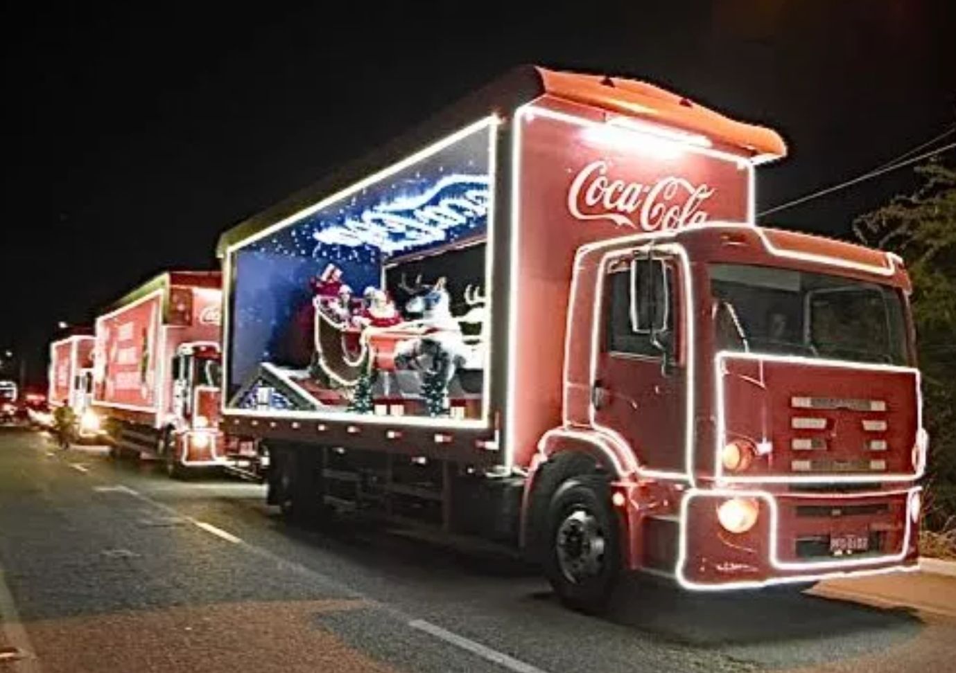 Caravana de Natal da Coca-Cola encanta população de Patos em ação realizada pela primeira vez no município