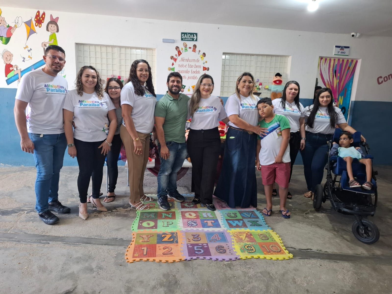 Escola Pedro Soares inicia projeto \'Alfabetiza Mais Paraíba\'; diretora Eliane Soares fala da importância e felicidade em receber tal avanço educacional - veja fotos e vídeo 