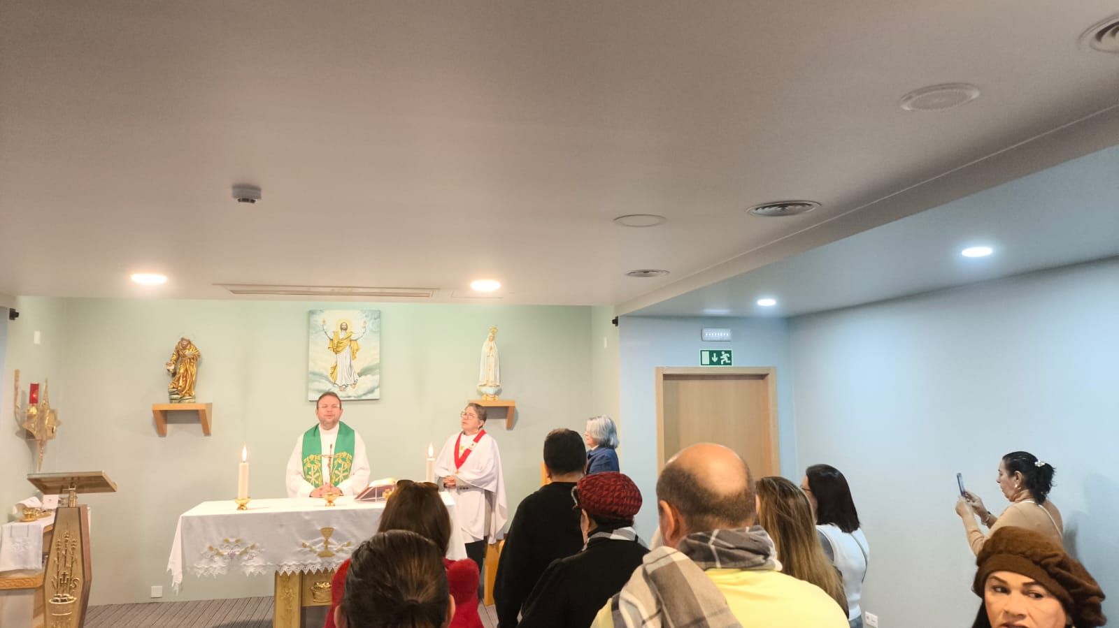 Padre Fabrício celebra Santa Missa para mais de 100 peregrinos do Brasil, em Fátima, Portugal; Vídeo e fotos