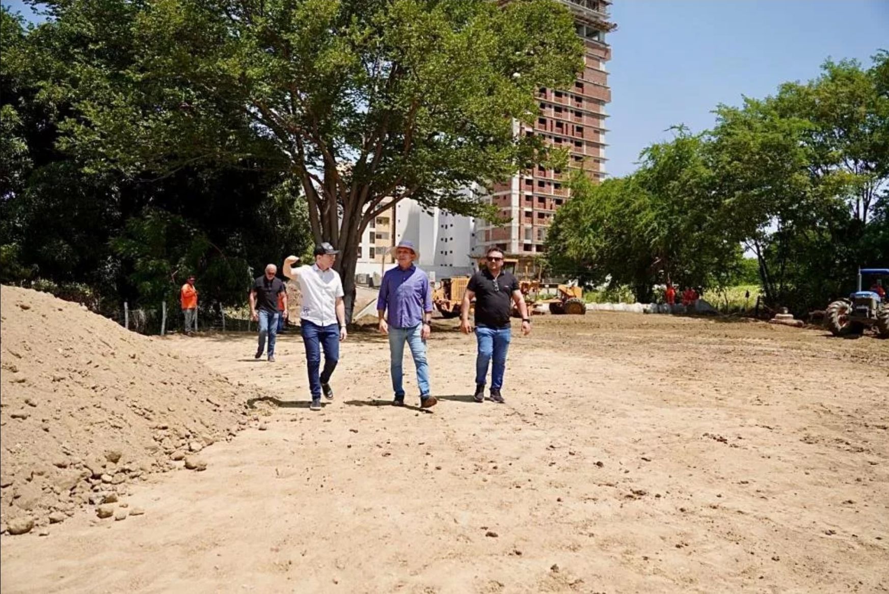 Prefeito Nabor Wanderley visita obras da Avenida Lagoa dos Patos e destaca avanços na mobilidade urbana de Patos