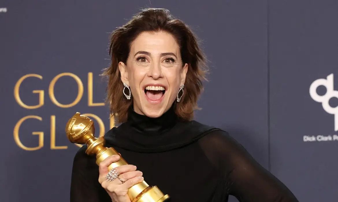 Fernanda Torres leva Globo de Ouro de melhor atriz por atuação em Ainda Estou Aqui