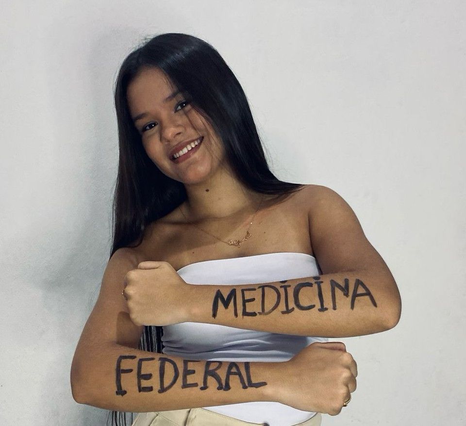 Jovem de Santa Terezinha é aprovada em Medicina na Universidade Federal do Tocantins