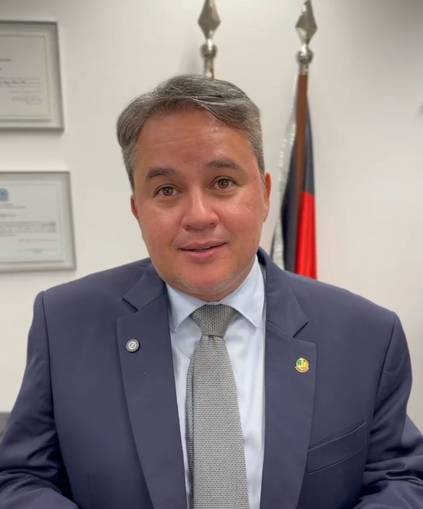 Senador Efraim Filho felicita Blog do Jordan Bezerra por 7 anos de sucesso e diz: \\\'rompendo barreiras de Patos e chegando a toda Paraíba\\\'; vídeo