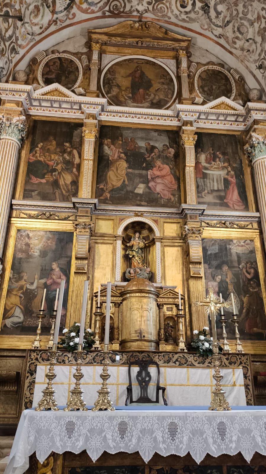 Caminhos da Fé: peregrinos e Padre Fabrício visitam a bela Igreja de Santa Maria em Óbidos, Portugal; vídeo e fotos