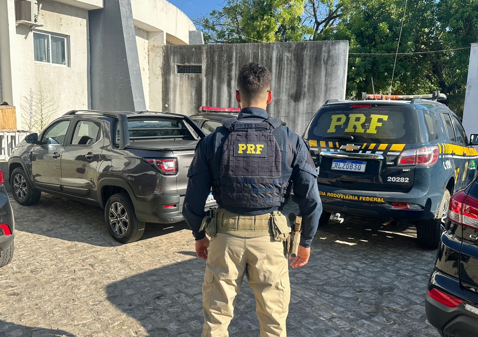 PRF recupera uma caminhonete na cidade de Cajazeiras-PB 