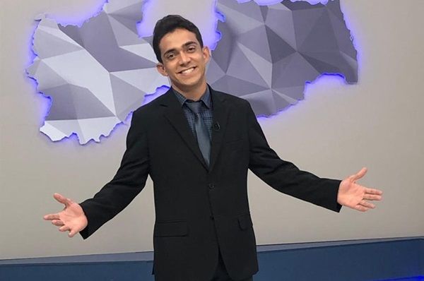 Jornalista de Ibiara se torna o mais jovem apresentador da TV paraibana; veja quem é!