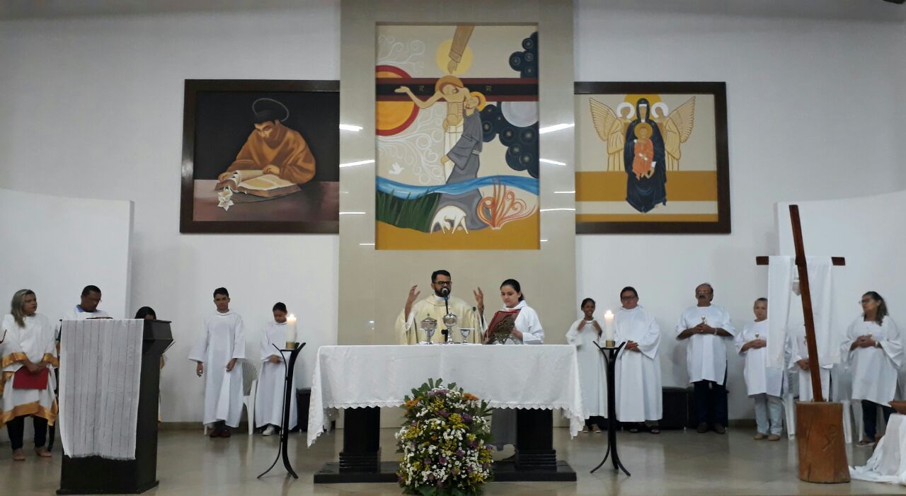 Comunidade de São Francisco Celebra Santa Ceia do Senhor