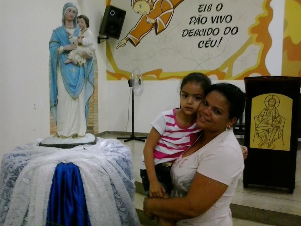 Mãe agradece uma graça alcançada por intercessão de Nossa Senhora