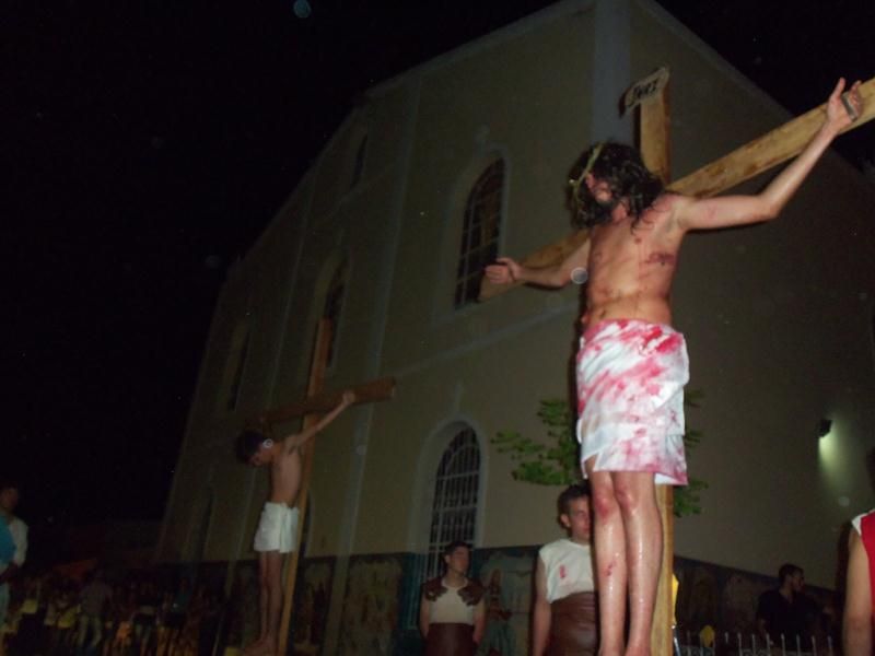 Jovens da Paróquia Santo Antônio encenam a Paixão de Cristo