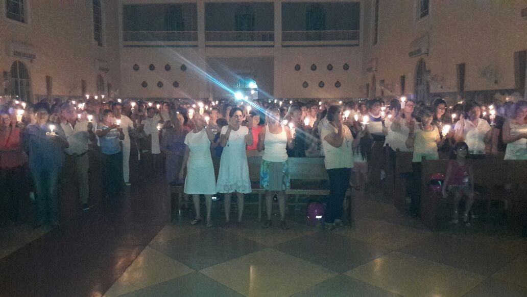 Paroquianos participam, com fervor, da Missa da Luz  