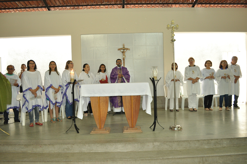 Missa pelas Almas dos fiéis Defuntos é Celebrada na Igreja Matriz de Santo Antônio