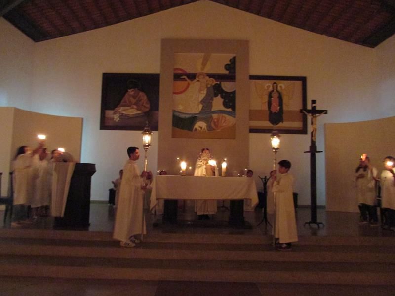 Comunidade de São Francisco de Assis Celebra Missa da Luz